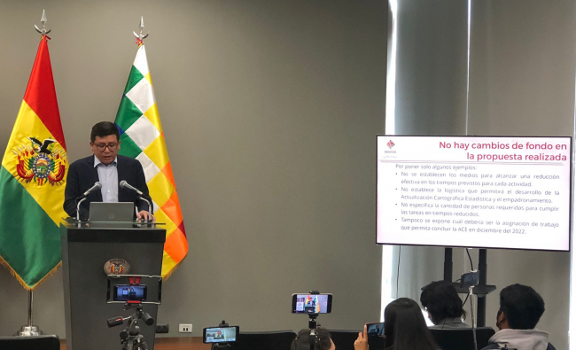 1. El ministro de Planificación de Desarrollo, Sergio Cusicanqui, presenta la propuesta de la UAGRM