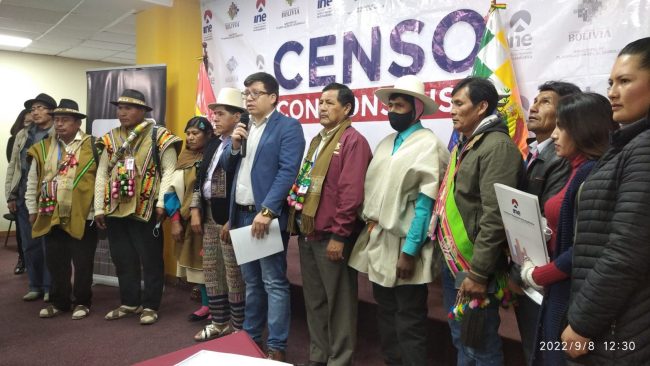 2. Ministro lee las conclusiones de la reunión con las autoridades GAIOC -LP